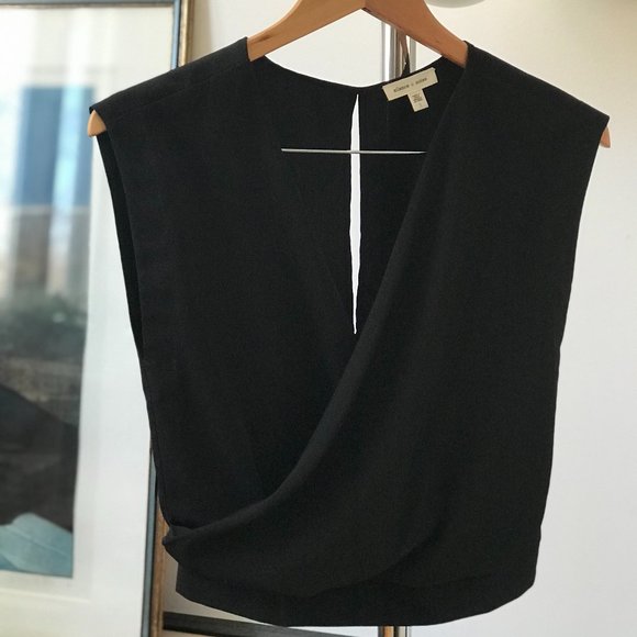 Black top - Picture 1 of 5